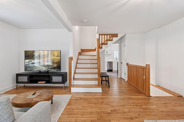 129 Chicago Avenue N, Wayzata, MN 55391