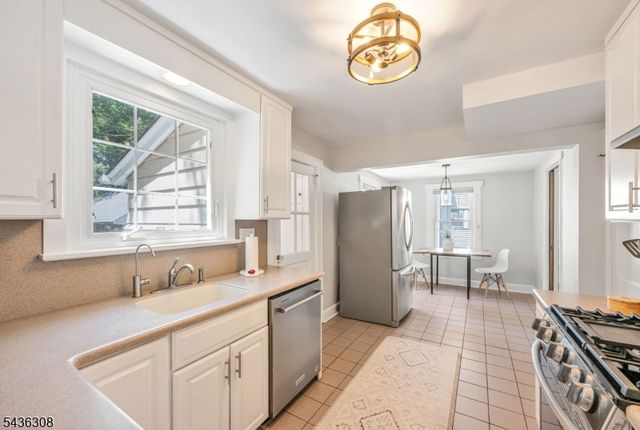 552 Hillcrest Rd, Ridgewood Village, NJ 07450