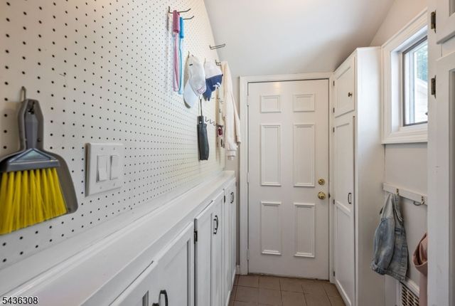 552 Hillcrest Rd, Ridgewood Village, NJ 07450