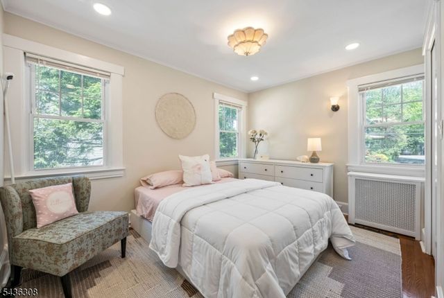 552 Hillcrest Rd, Ridgewood Village, NJ 07450