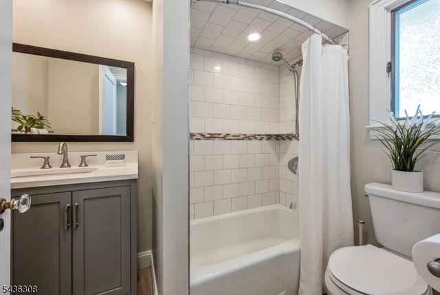 552 Hillcrest Rd, Ridgewood Village, NJ 07450