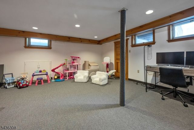 552 Hillcrest Rd, Ridgewood Village, NJ 07450