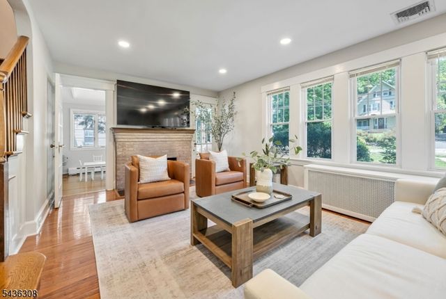 552 Hillcrest Rd, Ridgewood Village, NJ 07450