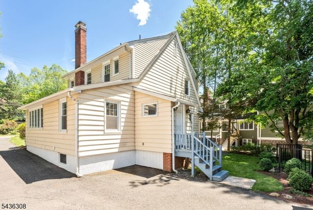 552 Hillcrest Rd, Ridgewood Village, NJ 07450
