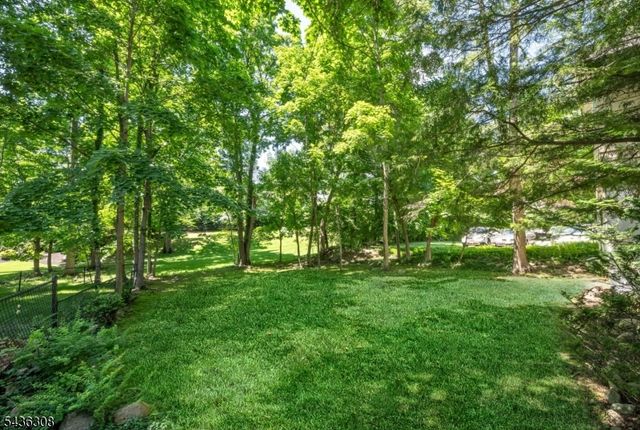 552 Hillcrest Rd, Ridgewood Village, NJ 07450