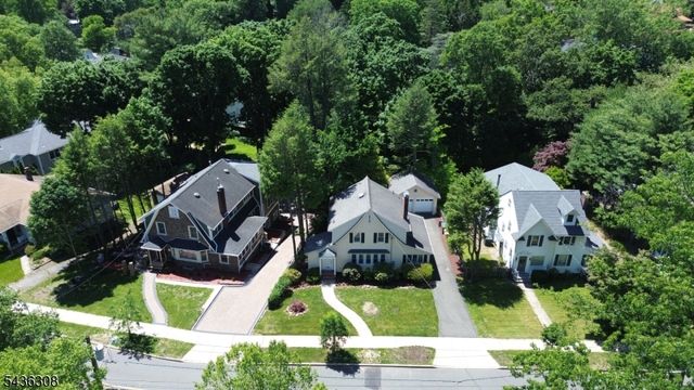 552 Hillcrest Rd, Ridgewood Village, NJ 07450