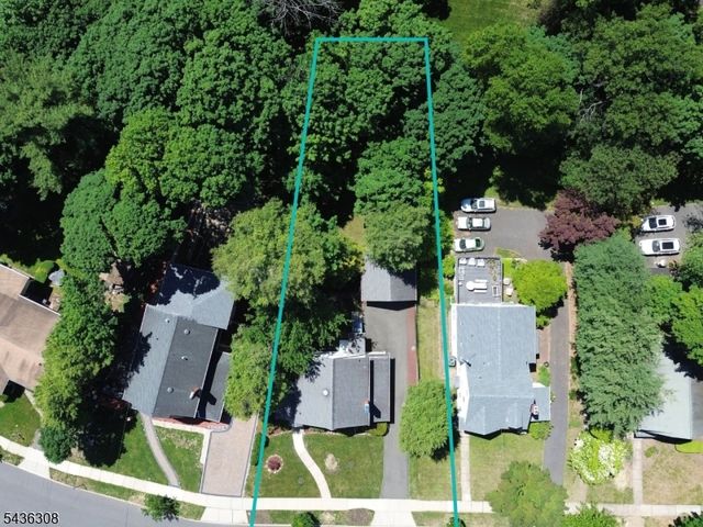 552 Hillcrest Rd, Ridgewood Village, NJ 07450