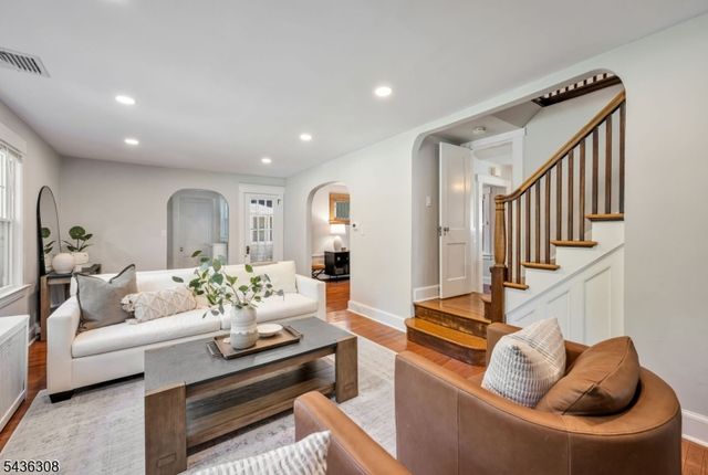 552 Hillcrest Rd, Ridgewood Village, NJ 07450