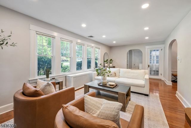 552 Hillcrest Rd, Ridgewood Village, NJ 07450