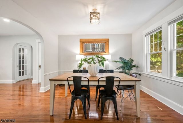 552 Hillcrest Rd, Ridgewood Village, NJ 07450