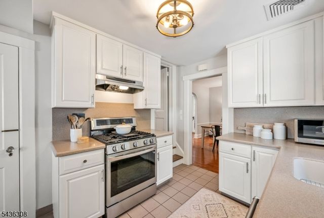 552 Hillcrest Rd, Ridgewood Village, NJ 07450