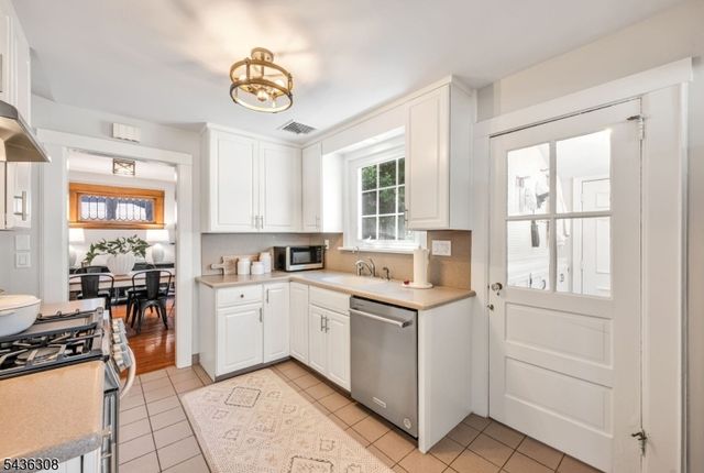 552 Hillcrest Rd, Ridgewood Village, NJ 07450