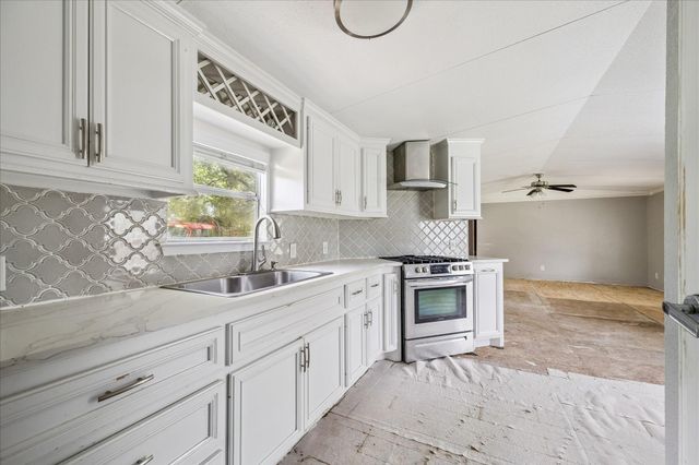 1314 Avenue A, Fresno, TX 77545