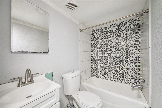 1314 Avenue A, Fresno, TX 77545