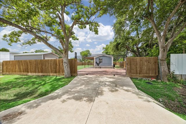 1314 Avenue A, Fresno, TX 77545