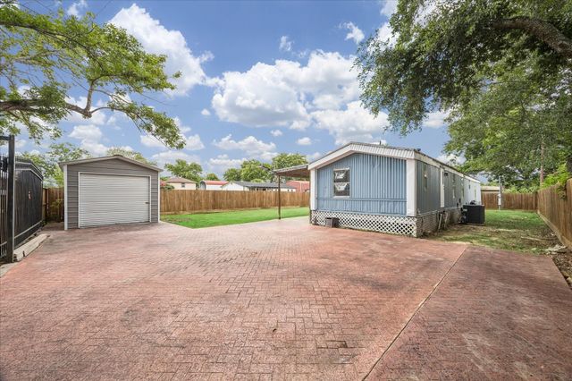 1314 Avenue A, Fresno, TX 77545