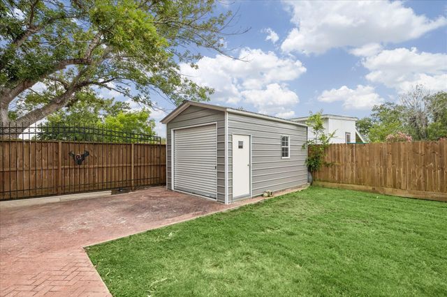 1314 Avenue A, Fresno, TX 77545