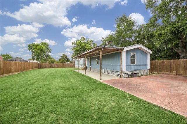 1314 Avenue A, Fresno, TX 77545