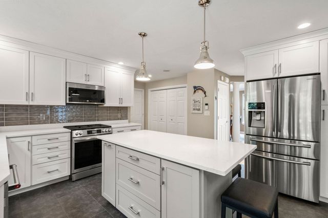 12 Winnecunnet Way, Easton, MA 02375
