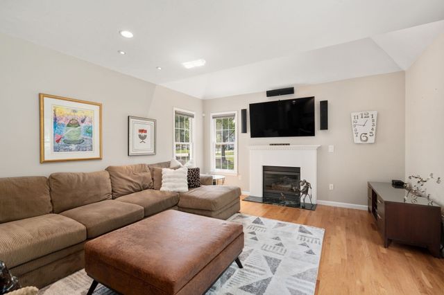 12 Winnecunnet Way, Easton, MA 02375