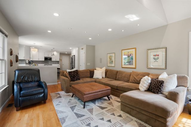12 Winnecunnet Way, Easton, MA 02375