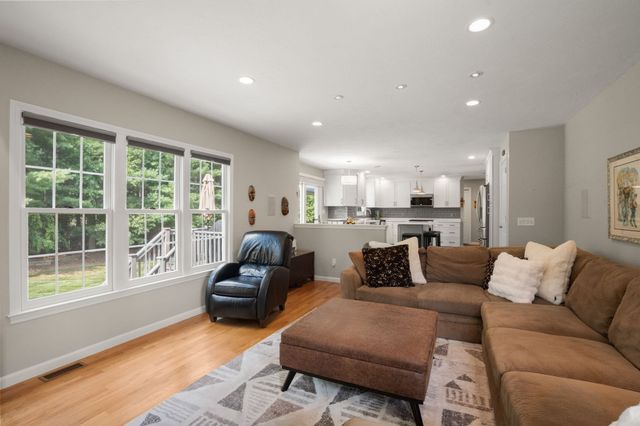 12 Winnecunnet Way, Easton, MA 02375