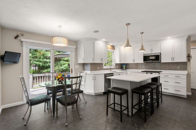 12 Winnecunnet Way, Easton, MA 02375