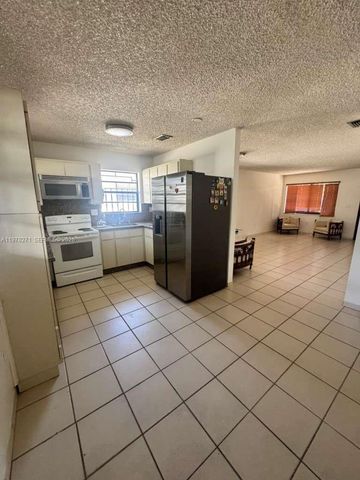 252 NW 48th Pl 252, Miami, FL 33126