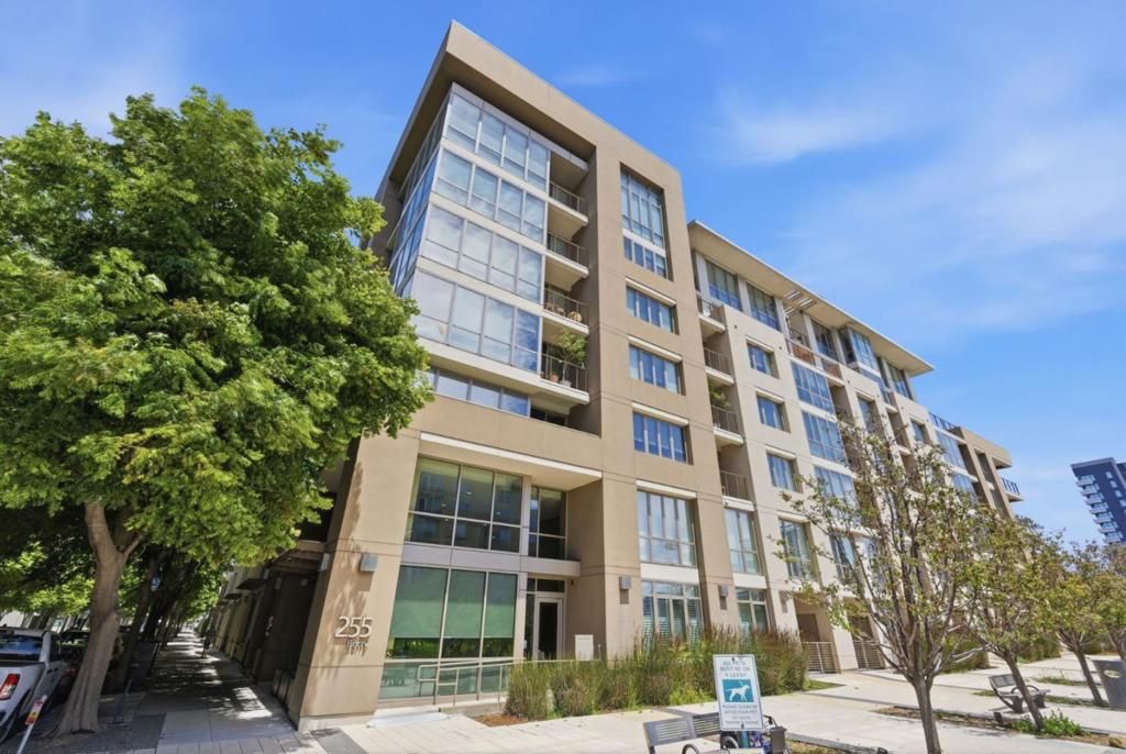 Image 1 of property listing at 255 Berry Street 320, San Francisco, CA 94158