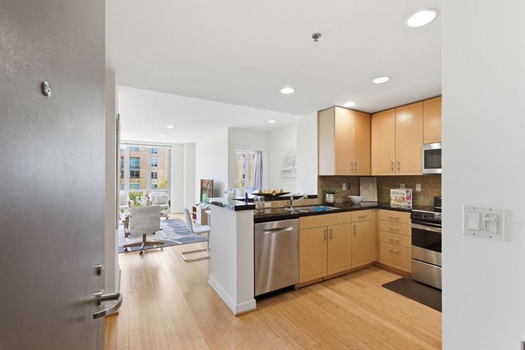 Image 4 of property listing at 255 Berry Street 320, San Francisco, CA 94158