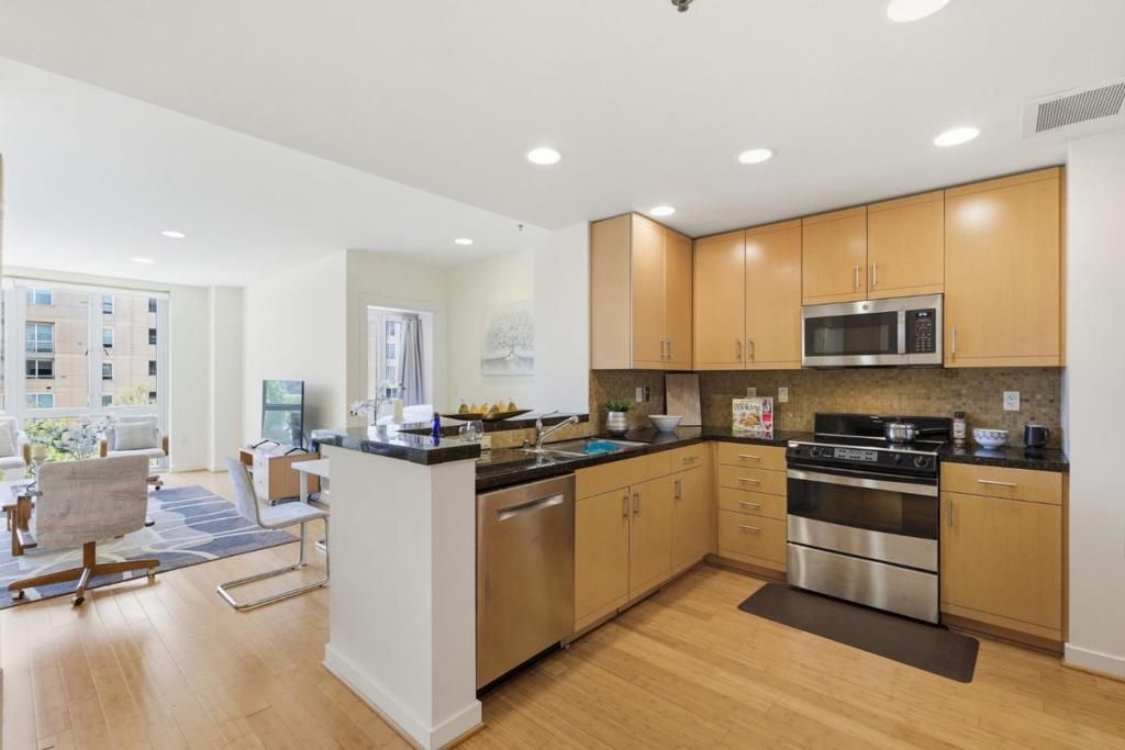 Image 7 of property listing at 255 Berry Street 320, San Francisco, CA 94158