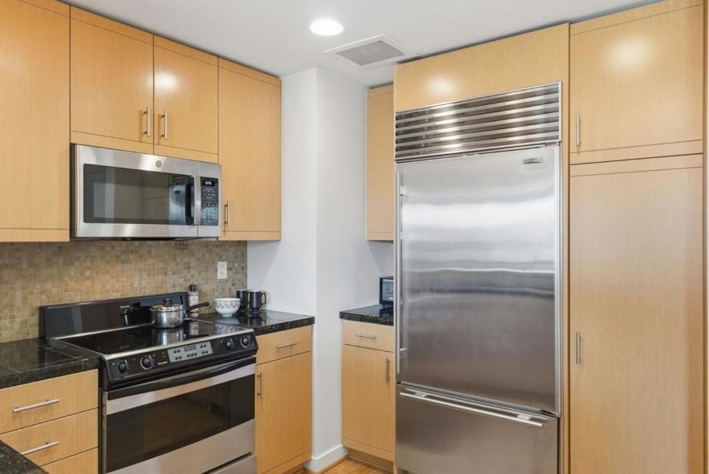 Image 8 of property listing at 255 Berry Street 320, San Francisco, CA 94158