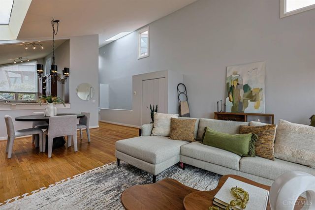 1040 Hatch Street, Cincinnati, OH 45202