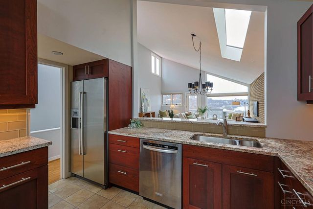 1040 Hatch Street, Cincinnati, OH 45202