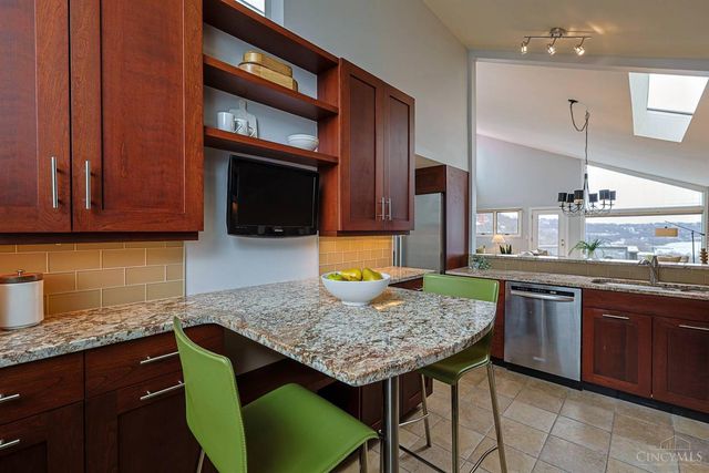 1040 Hatch Street, Cincinnati, OH 45202