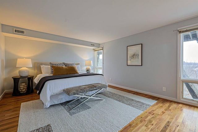 1040 Hatch Street, Cincinnati, OH 45202