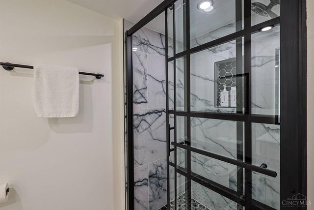 1040 Hatch Street, Cincinnati, OH 45202