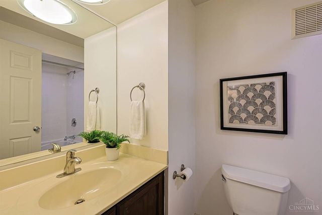 1040 Hatch Street, Cincinnati, OH 45202