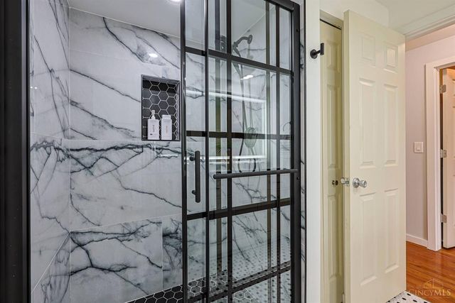 1040 Hatch Street, Cincinnati, OH 45202