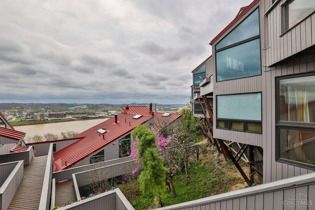 1040 Hatch Street, Cincinnati, OH 45202