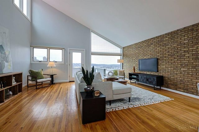 1040 Hatch Street, Cincinnati, OH 45202