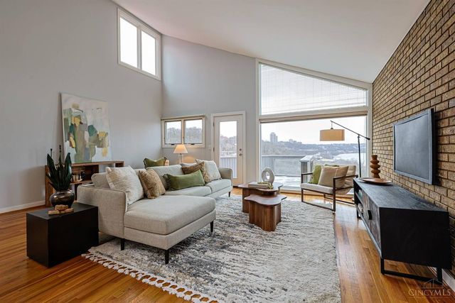 1040 Hatch Street, Cincinnati, OH 45202