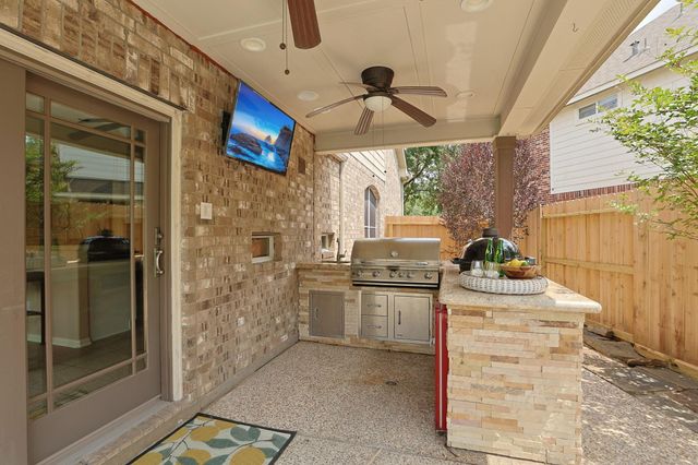 11407 Columbia Pines Lane E, Cypress, TX 77433