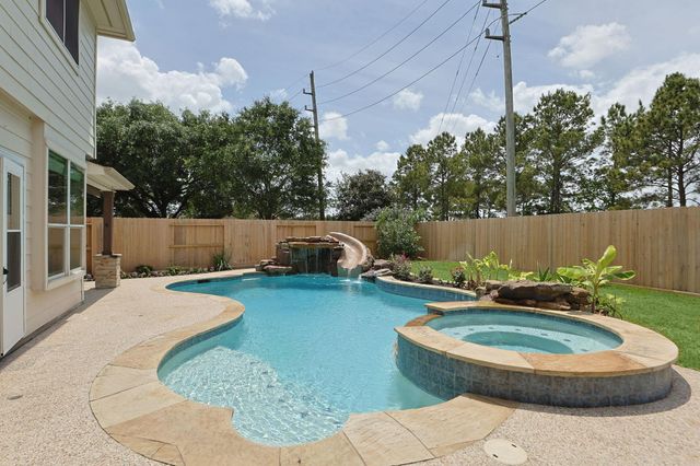 11407 Columbia Pines Lane E, Cypress, TX 77433