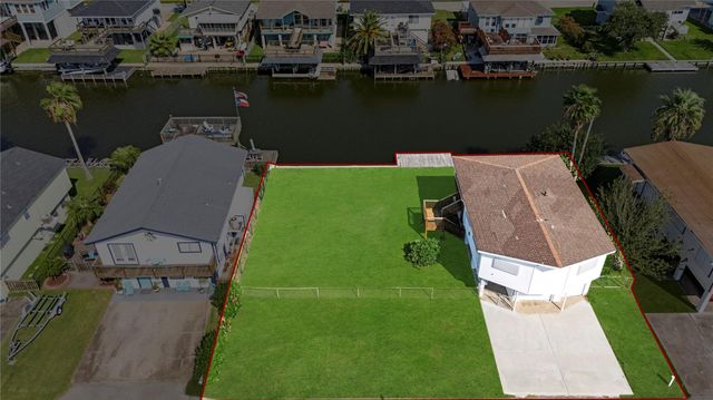190 Barracuda Street, Hitchcock, TX 77563