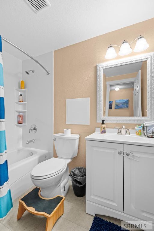 Image 15 of property listing at 8285 N 5th W, Idaho Falls, ID 83401