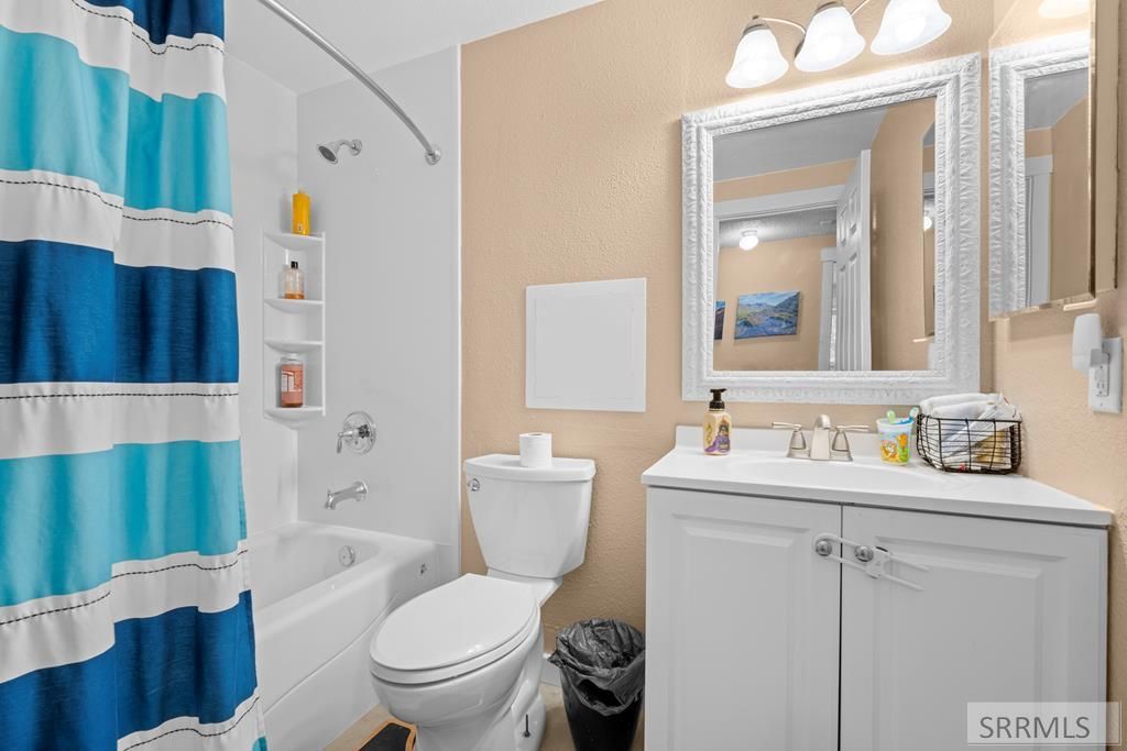 Image 16 of property listing at 8285 N 5th W, Idaho Falls, ID 83401