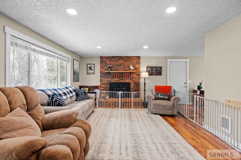 Image 4 of property listing at 8285 N 5th W, Idaho Falls, ID 83401