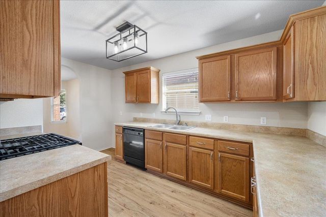 211 Tolcarne DR, Hutto, TX 78634