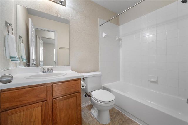 211 Tolcarne DR, Hutto, TX 78634